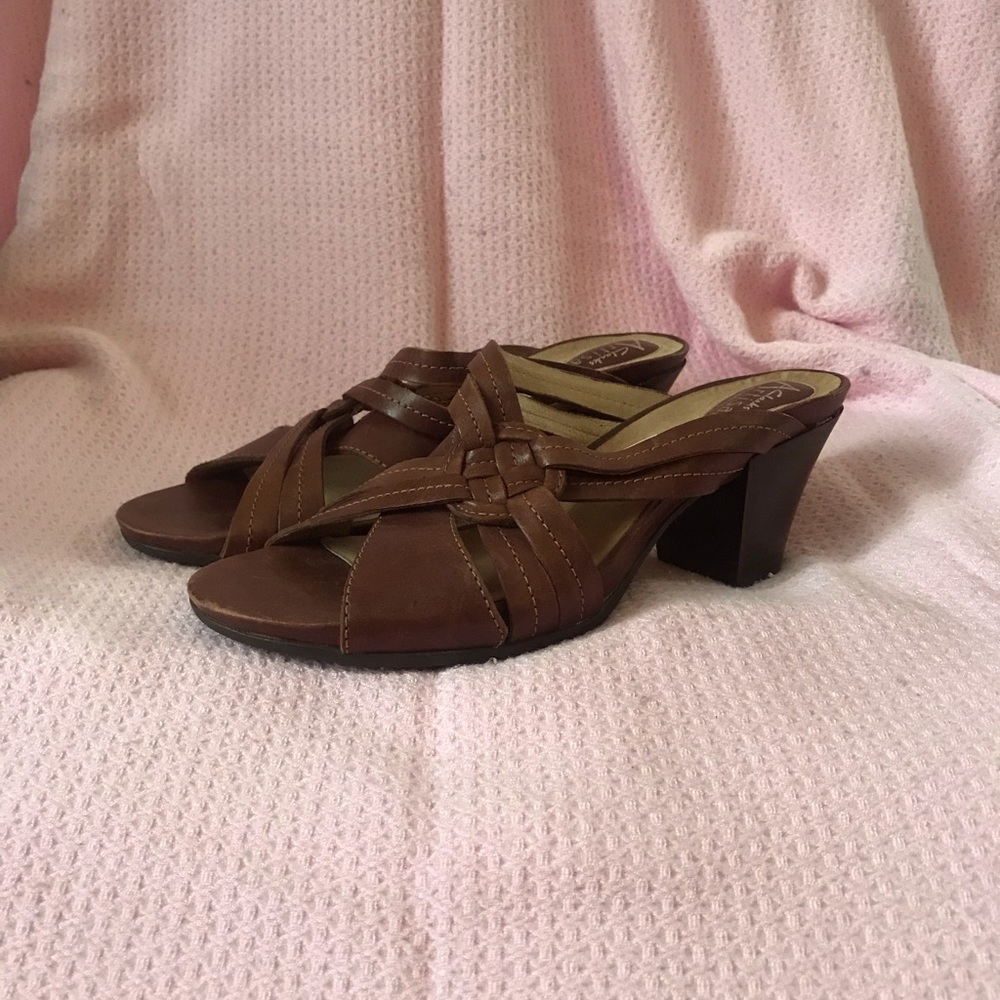 Cute vintage sandals!